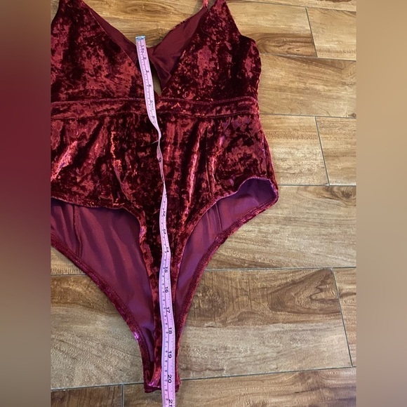 Essue Burgundy Velvet Women’s Thong Bodysuit Size Medium - Picture 8 of 15